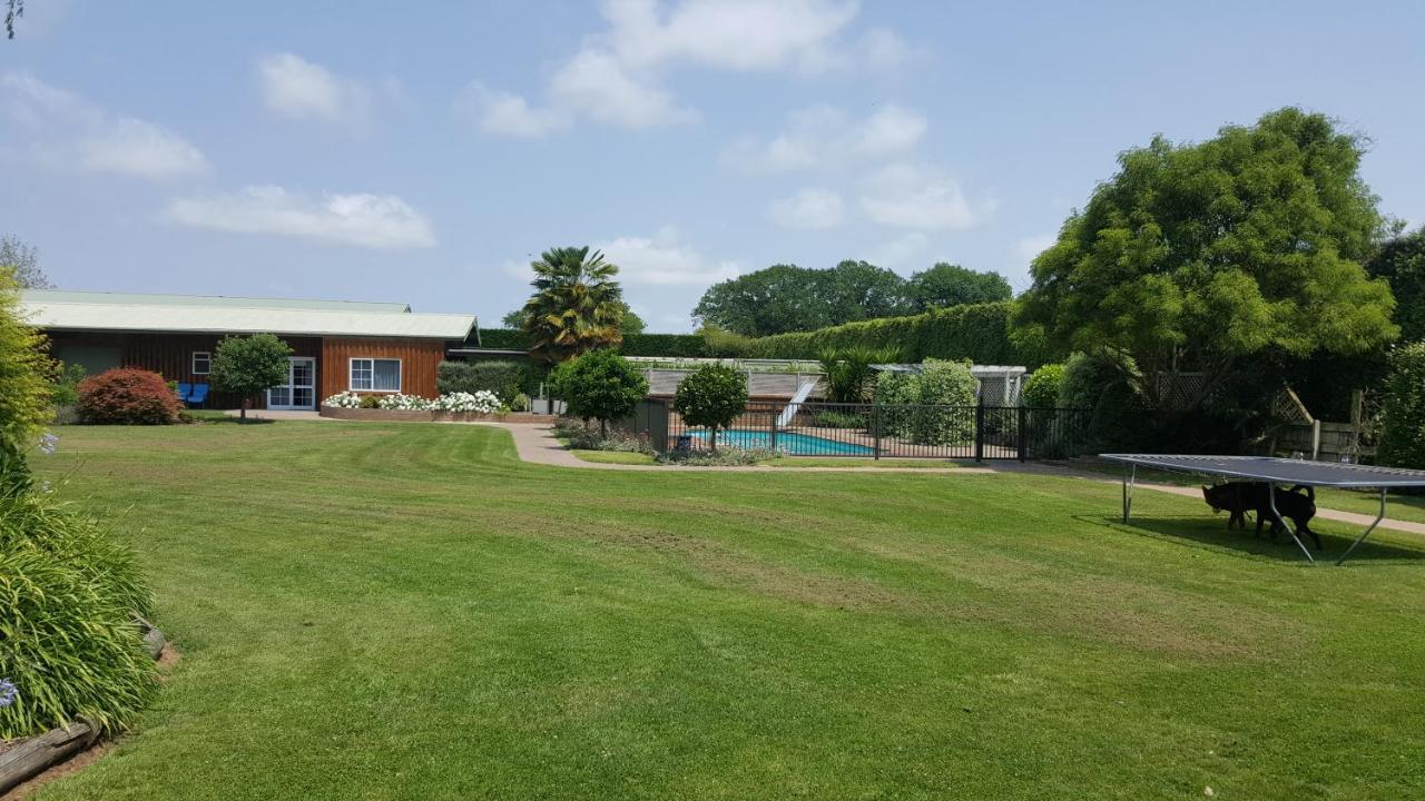 Rustling Oaks Nz Boho Pool House Hotel Cambridge Ngoại thất bức ảnh