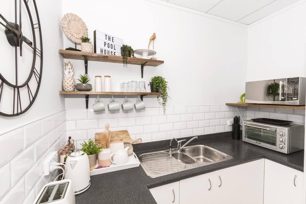 Rustling Oaks Nz Boho Pool House Hotel Cambridge Ngoại thất bức ảnh