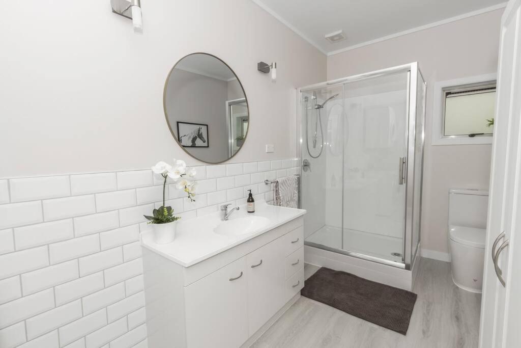 Rustling Oaks Nz Boho Pool House Hotel Cambridge Ngoại thất bức ảnh