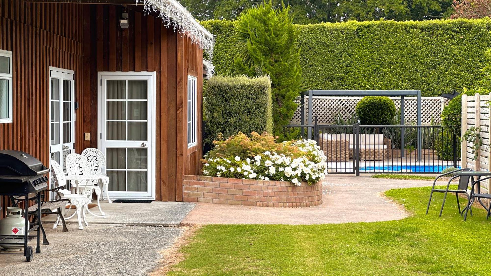 Rustling Oaks Nz Boho Pool House Hotel Cambridge Ngoại thất bức ảnh