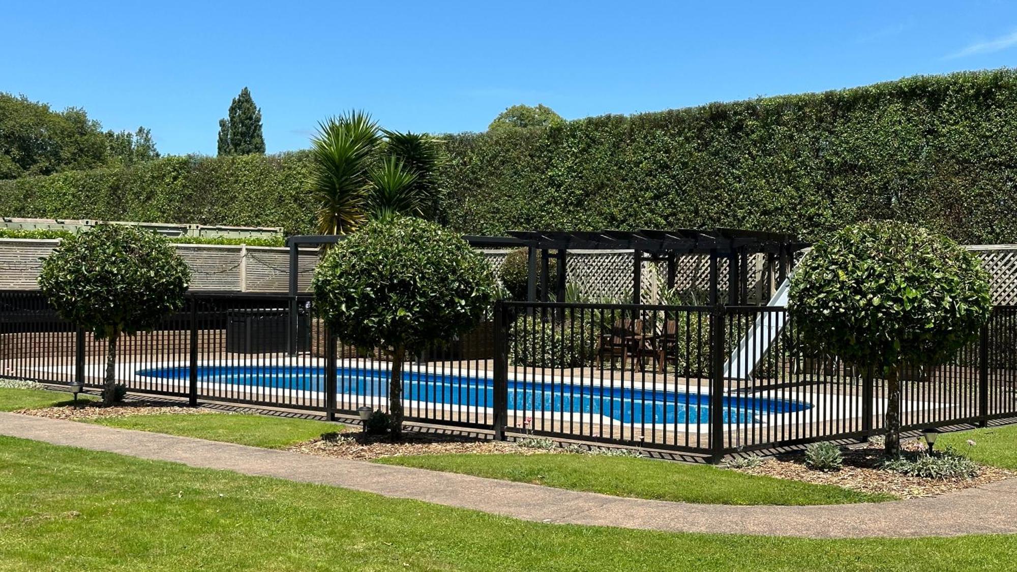 Rustling Oaks Nz Boho Pool House Hotel Cambridge Ngoại thất bức ảnh