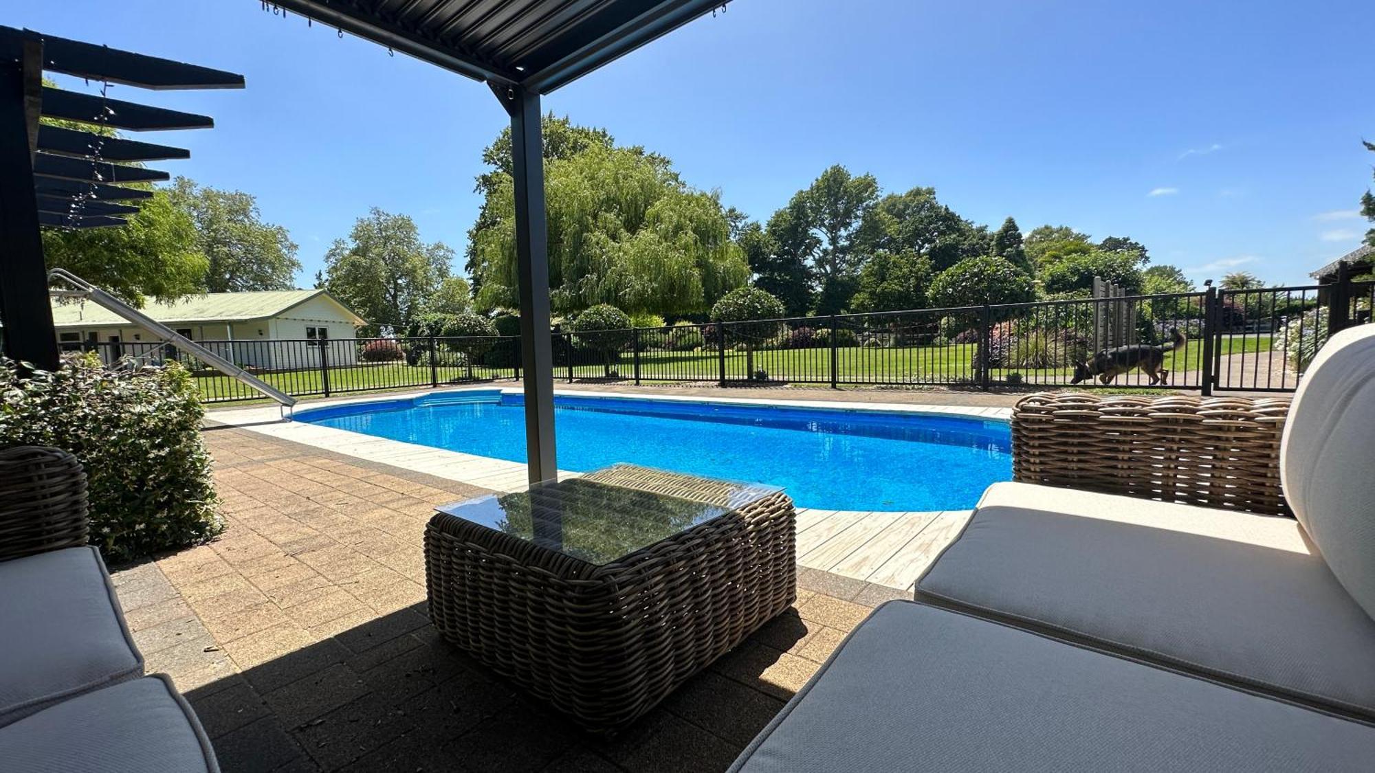 Rustling Oaks Nz Boho Pool House Hotel Cambridge Ngoại thất bức ảnh